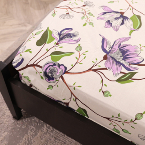 Простынь на резинке (160*200*25) молочного цвета с цветочным принтом №667870