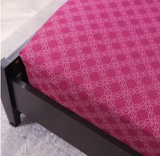 Простирадло на резинці чи звичайне: що зручніше для сну та догляду