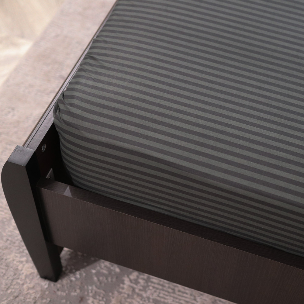 Простирадло на резинці (90*200*25) темно-зелене в смужку №661000