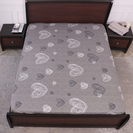 Простынь на резинке (160*200*25) серая с сердечками №668406