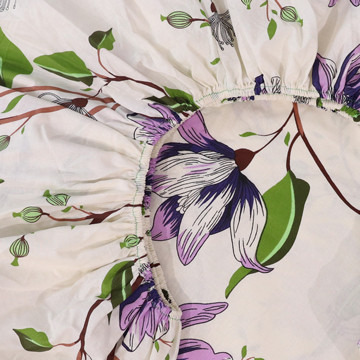 Простынь на резинке (160*200*25) молочного цвета с цветочным принтом №667870