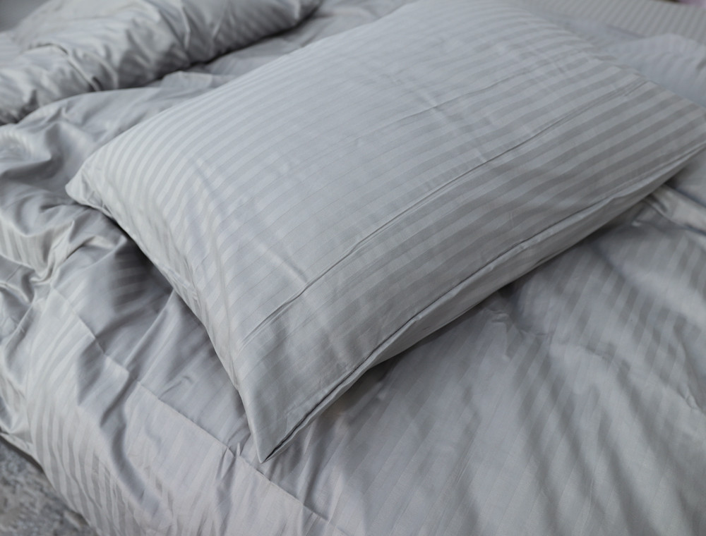 Полуторный набор постельного белья 150*220 из Страйп Сатина №17-5102 Черешенка™