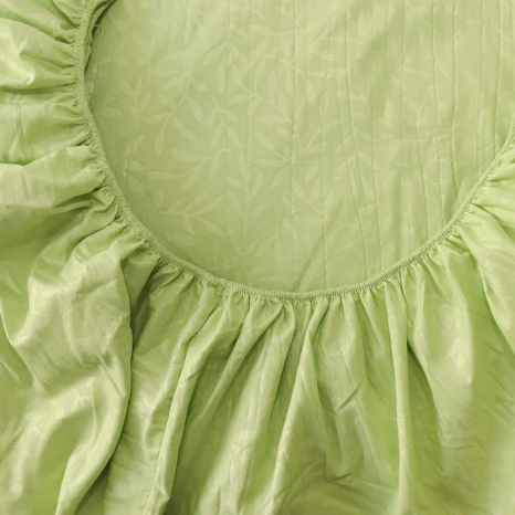 Простынь на резинке (180*200*25) с веточками на зелёном №8844