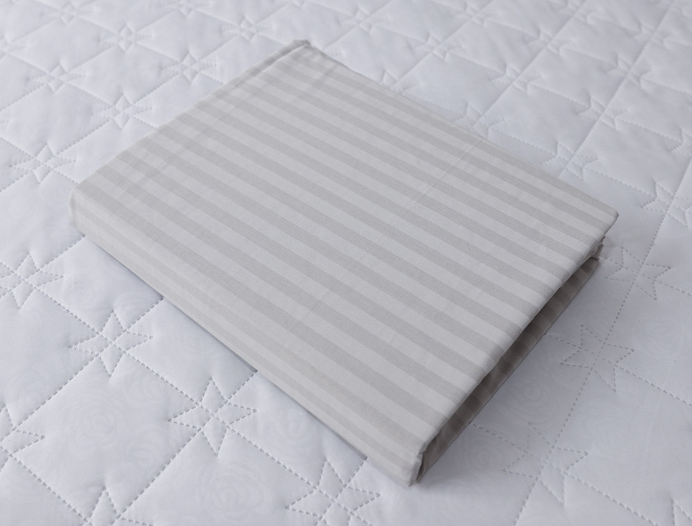 Простынь на резинке (90*200*25) светло-серая в полоску №10039