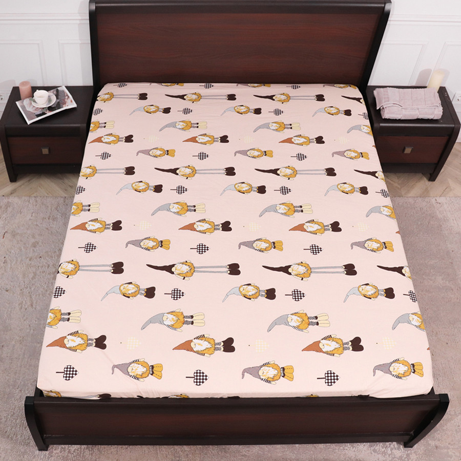 Простыня на резинке (90*200*25) бежевая с новогодним принтом №661803