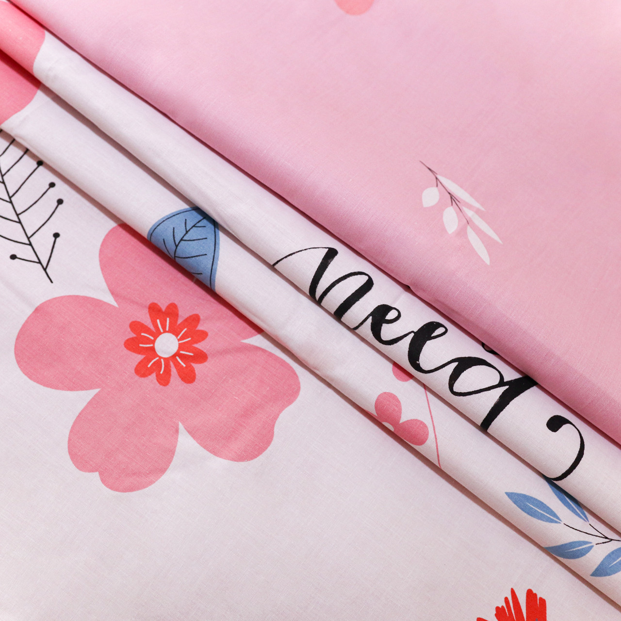 Ткань для постельного белья Бязь "Gold" Lux "Цветочный принт (розовый, белый)" GL1206 (A+B) - (50м+50м).